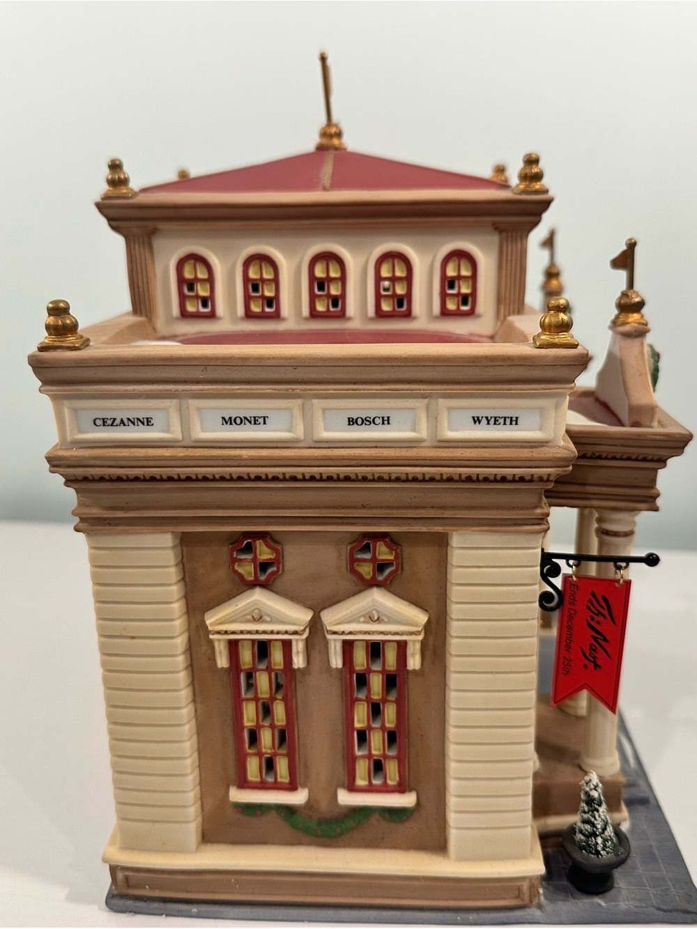 Department 56 Christmas In The City - Heritage Museum of Art - Picture 3 of 11
